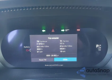 2023 Volvo C40 Recharge Pure Electric Twin Plus z USA, uszkodzony, nr VIN YV4ED3GL5P2062534